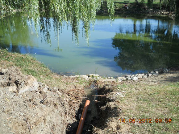 Oprava zanesené meliorace pro napájení rybníčku v Kašenci